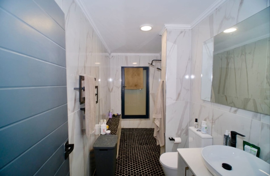 3 Bedroom Property for Sale in Calypso Beach Western Cape